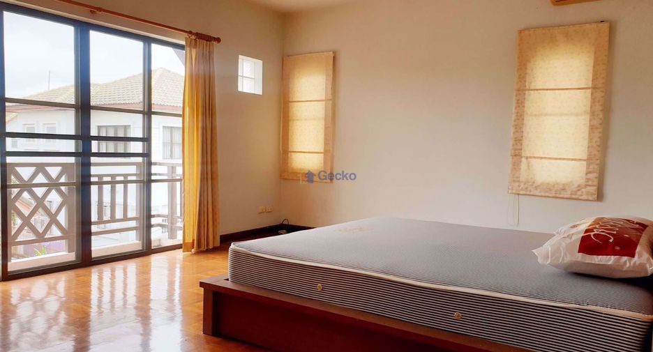 Casa en alquiler de 3 habitaciones en Bang Lamung, Chonburi