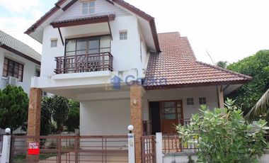 Casa en alquiler de 3 habitaciones en Bang Lamung, Chonburi