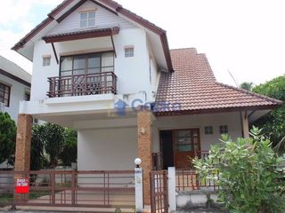 Casa en alquiler de 3 habitaciones en Bang Lamung, Chonburi