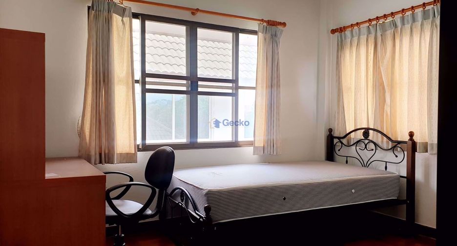 Casa en alquiler de 3 habitaciones en Bang Lamung, Chonburi