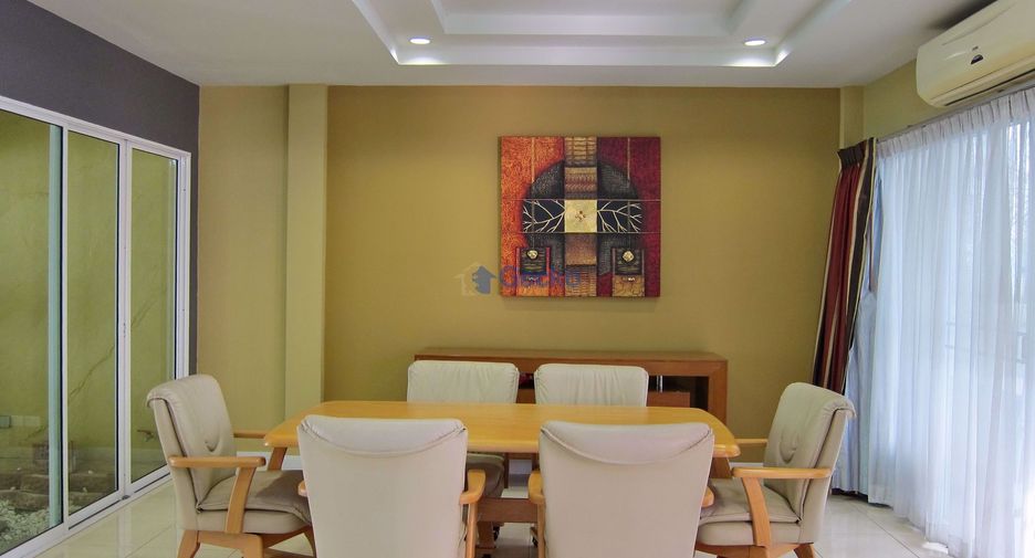 Casa en alquiler de 3 habitaciones en Bang Lamung, Chonburi