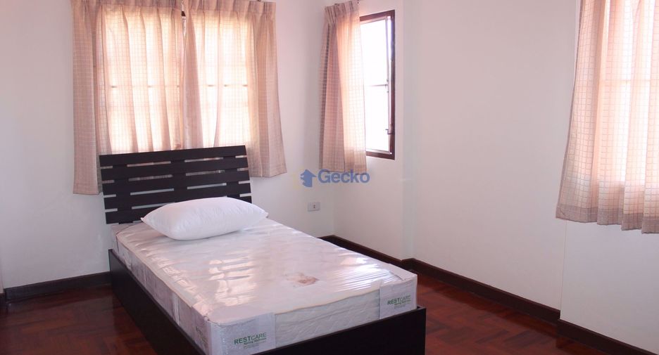 Casa en alquiler de 4 habitaciones en Bang Lamung, Chonburi