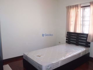 Casa en alquiler de 4 habitaciones en Bang Lamung, Chonburi