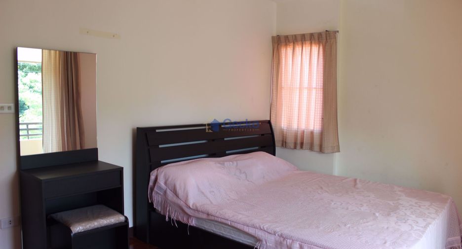 Casa en alquiler de 4 habitaciones en Bang Lamung, Chonburi