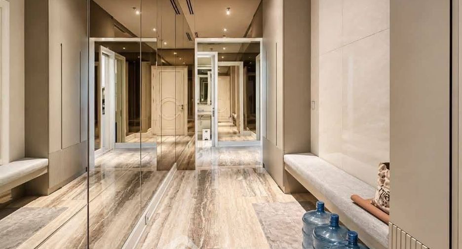 For rent 3 bedrooms condo in Sathon, Bangkok