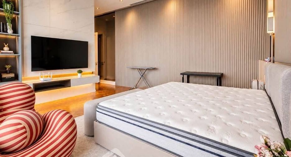 For rent 3 bedrooms condo in Sathon, Bangkok