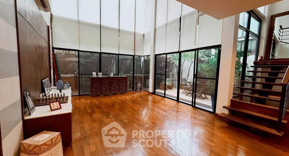Apartment zur Miete mit 3 Zimmer in Khlong Toei, Bangkok