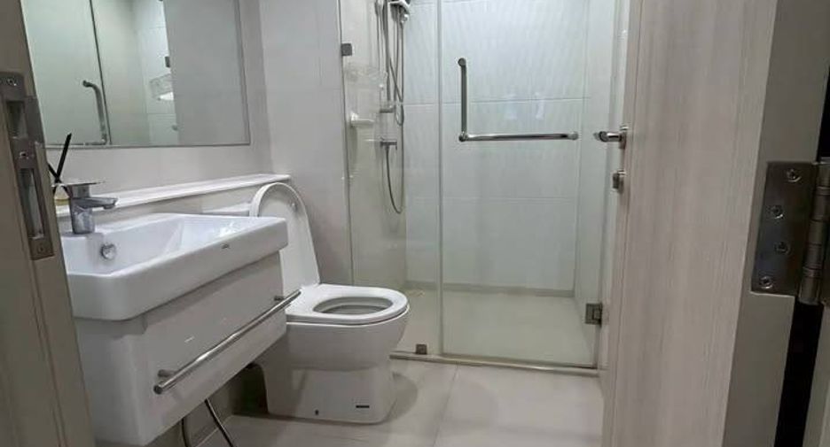 For rent 2 bedrooms condo in Pathum Wan, Bangkok
