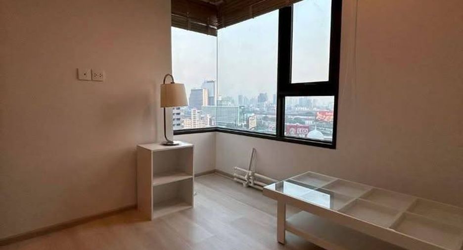 For rent 2 bedrooms condo in Pathum Wan, Bangkok