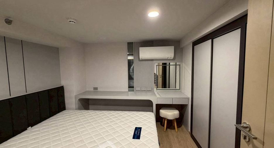 For rent 2 bedrooms condo in Bang Rak, Bangkok