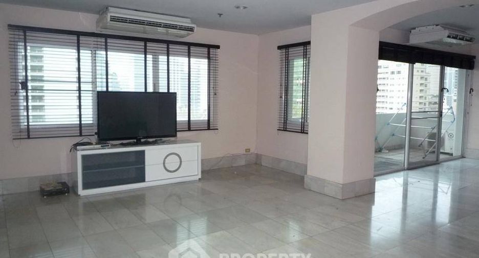 For rent 2 bedrooms condo in Watthana, Bangkok