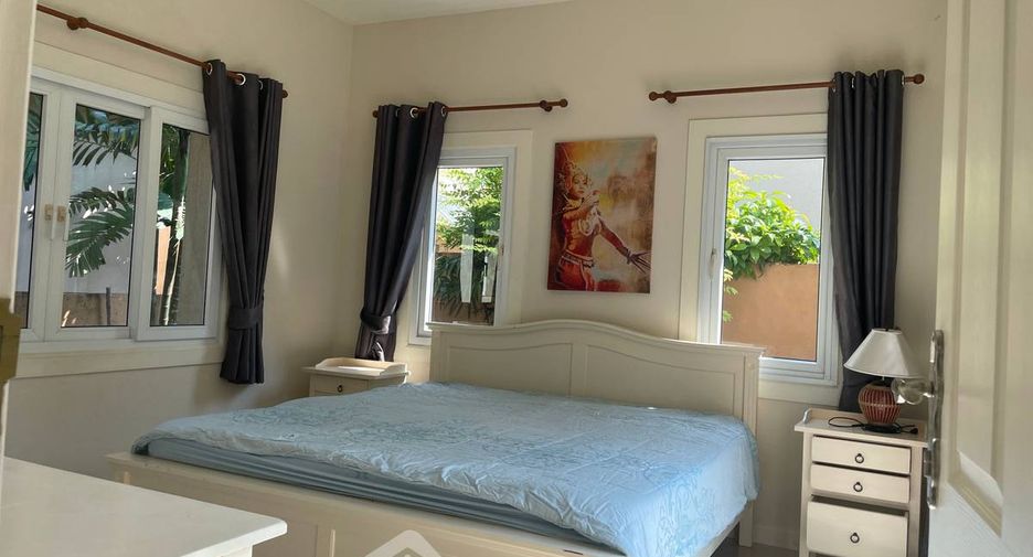 Casa en alquiler de 3 habitaciones en Bang Lamung, Chonburi