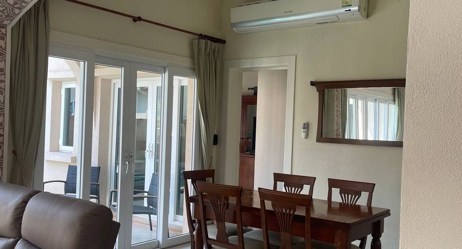 Casa en alquiler de 3 habitaciones en Bang Lamung, Chonburi