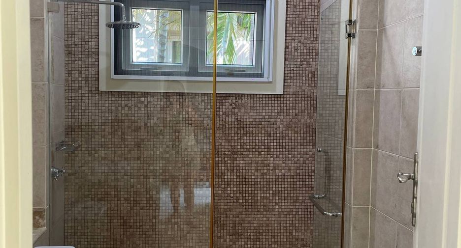 Casa en alquiler de 3 habitaciones en Bang Lamung, Chonburi