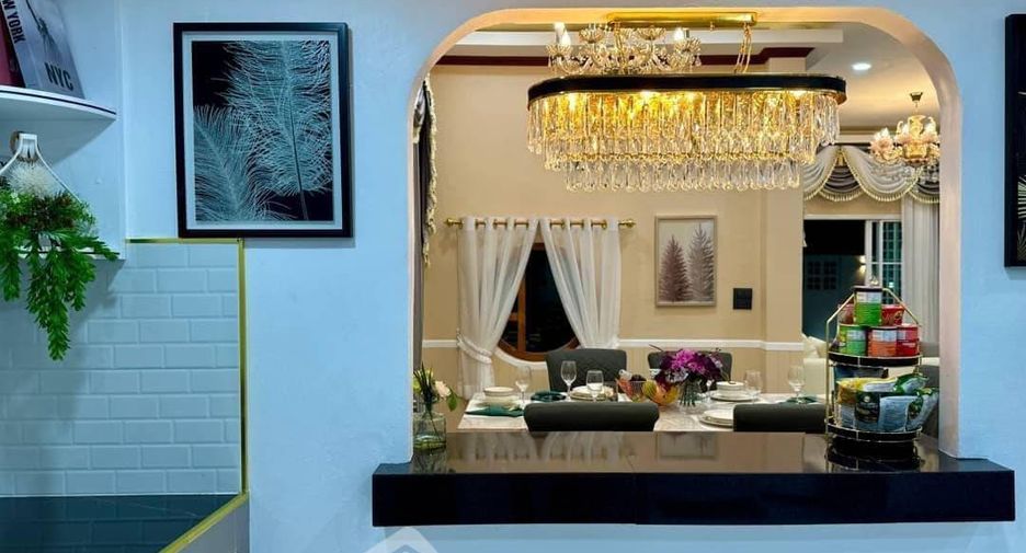 Casa en alquiler de 2 habitaciones en Bang Lamung, Chonburi