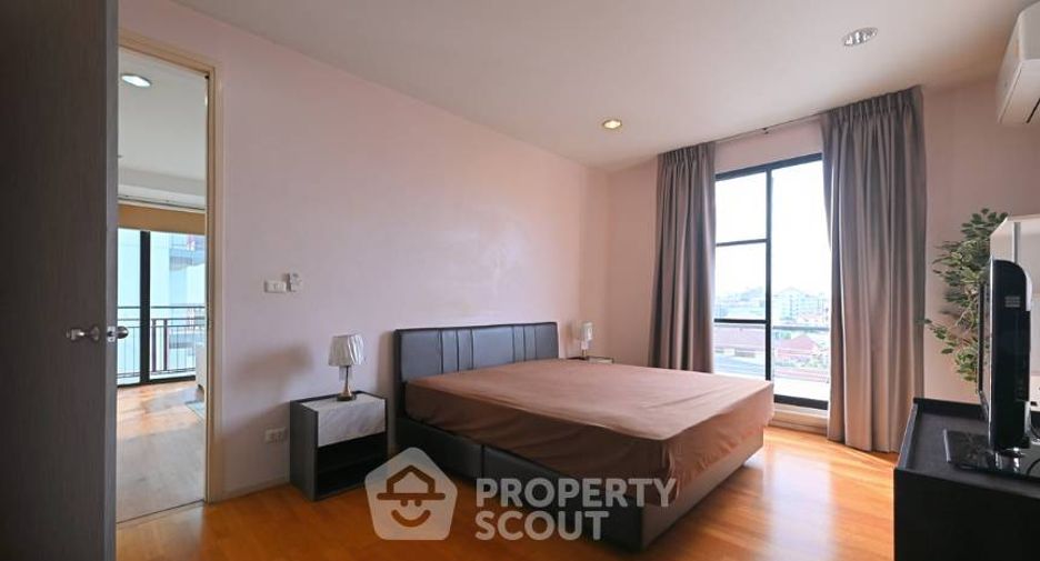 For rent 2 bedrooms condo in Huai Khwang, Bangkok