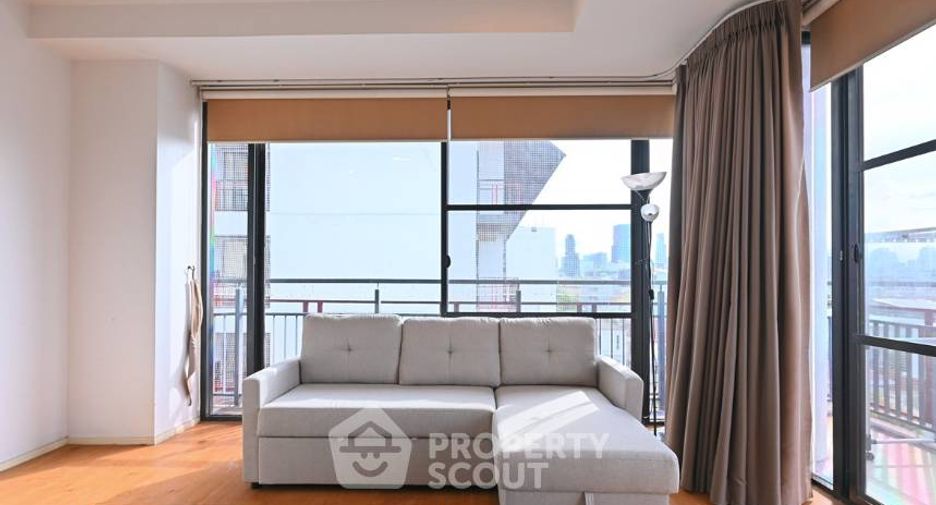 For rent 2 bedrooms condo in Huai Khwang, Bangkok