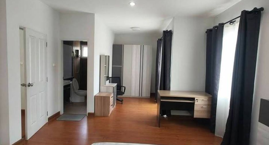 Casa en alquiler de 3 habitaciones en East Pattaya, Pattaya