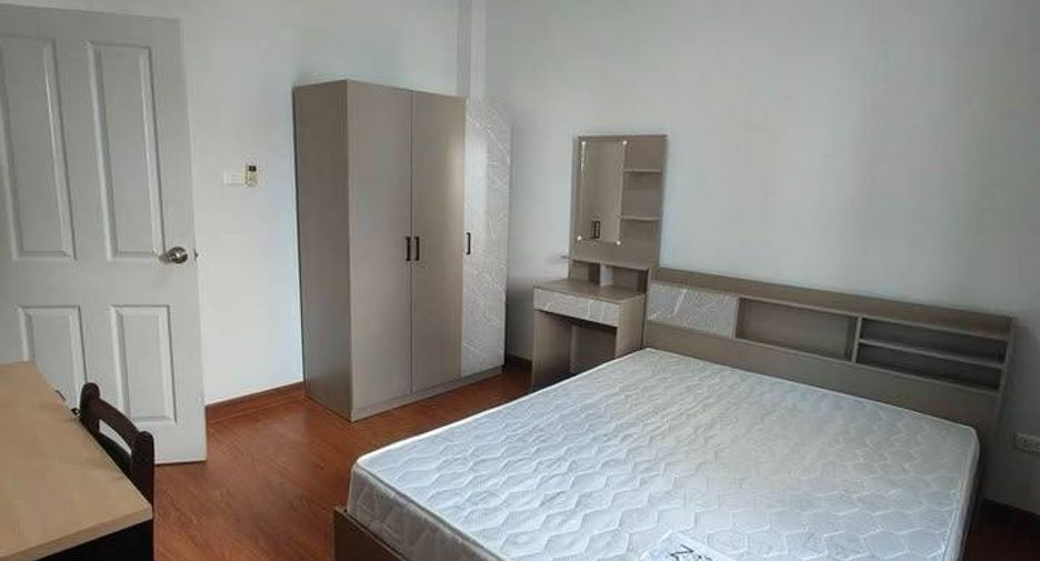 Casa en alquiler de 3 habitaciones en East Pattaya, Pattaya