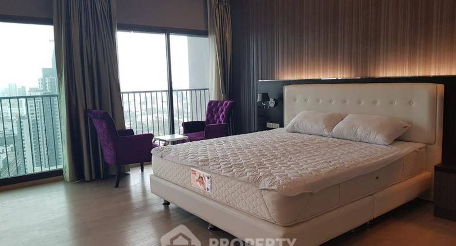 For rent 3 bedrooms condo in Khlong Toei, Bangkok