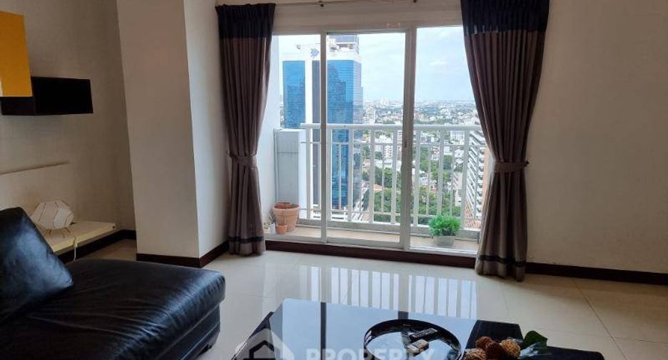 For rent 3 bedrooms condo in Watthana, Bangkok