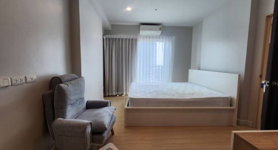 For rent 3 bedrooms condo in Thon Buri, Bangkok