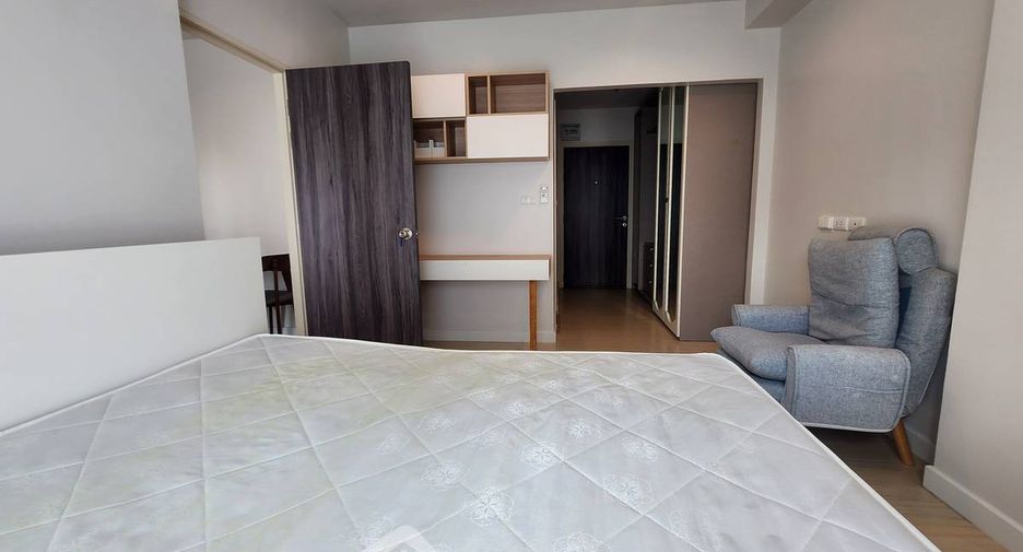 For rent 3 bedrooms condo in Thon Buri, Bangkok