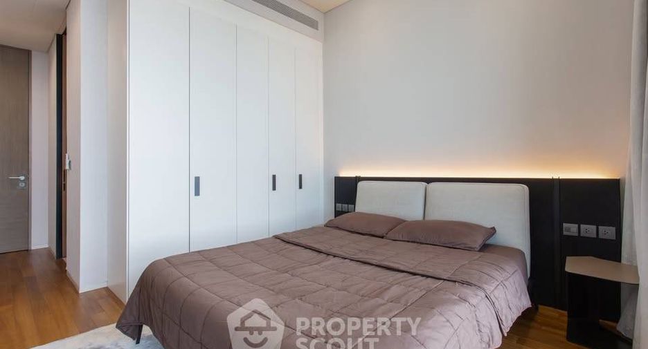 For rent 4 bedrooms condo in Khlong San, Bangkok