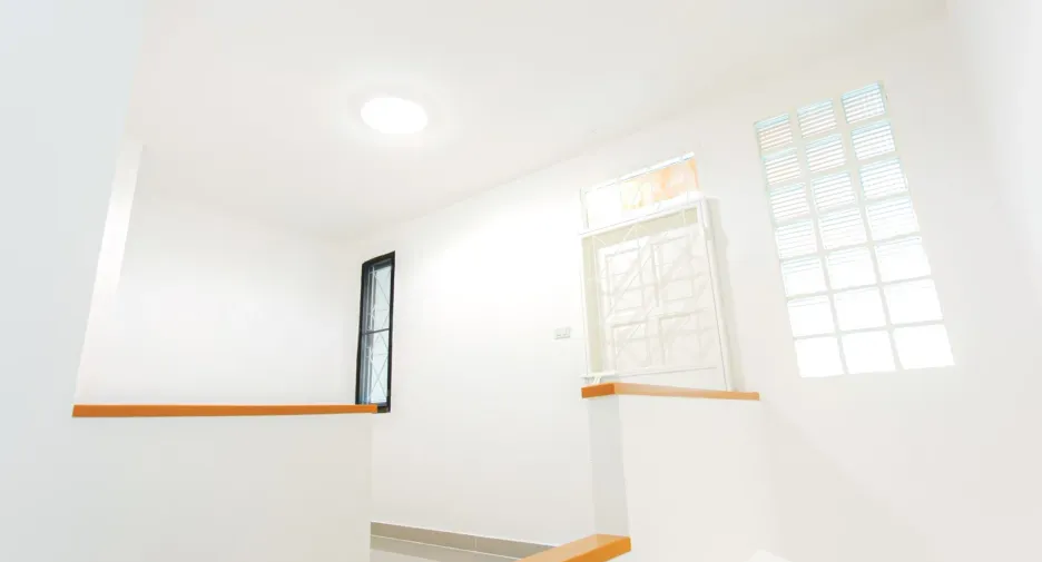 For sale 4 bedrooms townhouse in Huai Khwang, Bangkok
