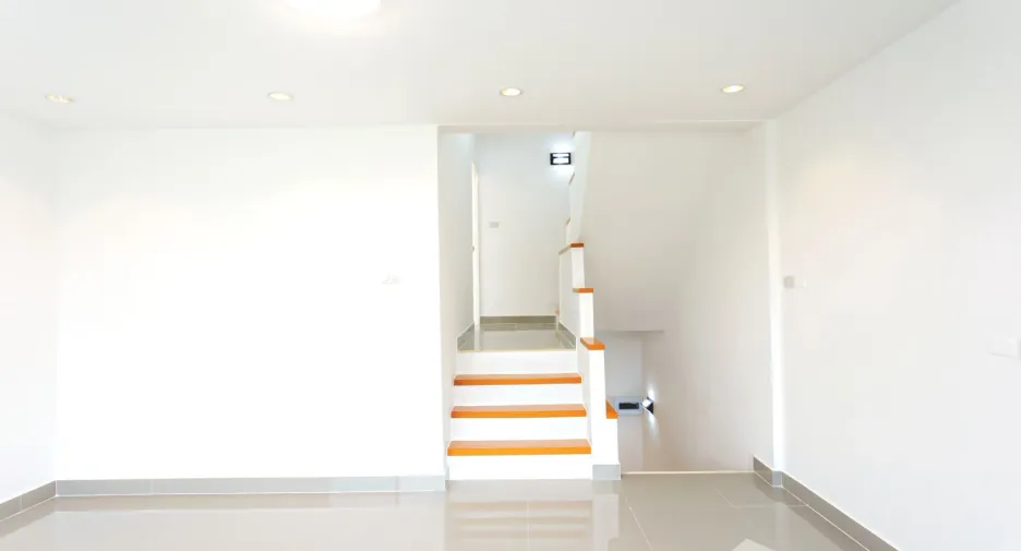 For sale 4 bedrooms townhouse in Huai Khwang, Bangkok
