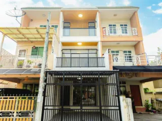 For sale 4 bedrooms townhouse in Wang Thonglang, Bangkok