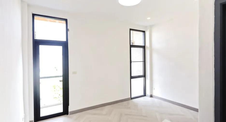 For sale 4 bedrooms townhouse in Wang Thonglang, Bangkok