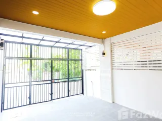 For sale 4 bedrooms townhouse in Wang Thonglang, Bangkok
