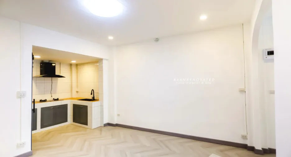 For sale 4 bedrooms townhouse in Wang Thonglang, Bangkok