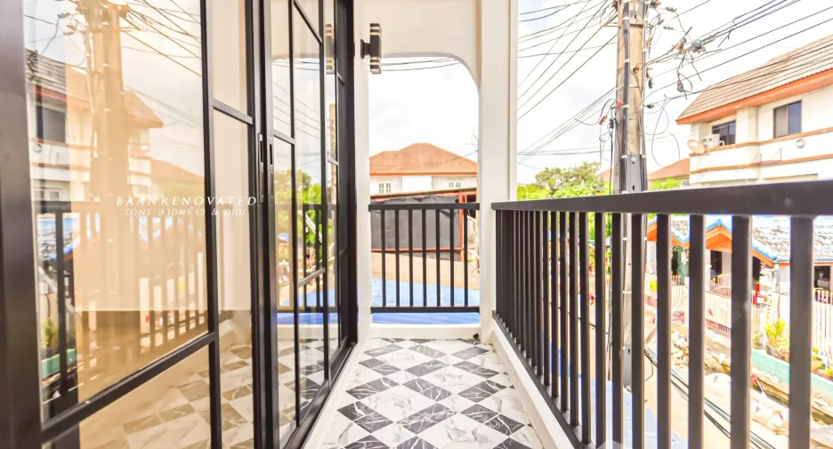 For sale 2 bedrooms townhouse in Lat Phrao, Bangkok