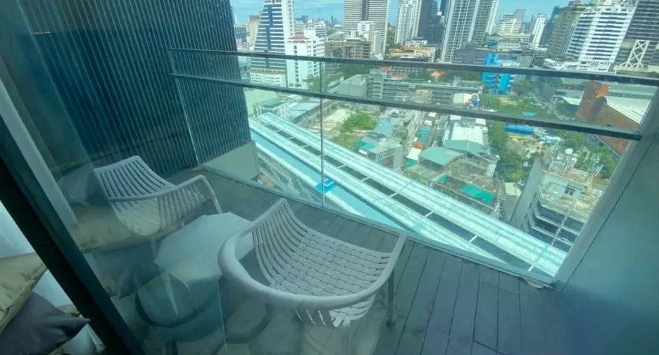 Condo en alquiler de 2 habitaciones en Khlong Toei, Bangkok