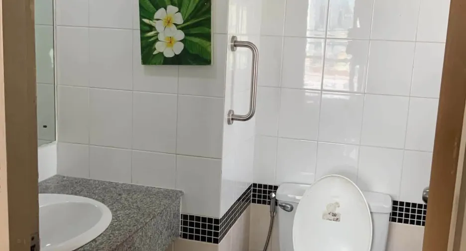 For rent 3 bedrooms condo in Ratchathewi, Bangkok