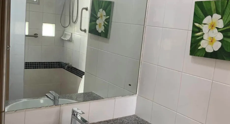 For rent 3 bedrooms condo in Ratchathewi, Bangkok