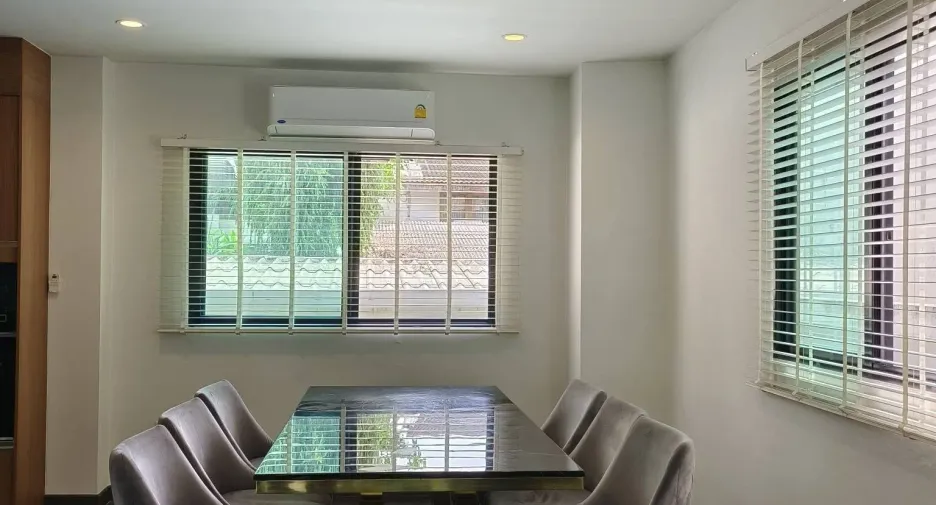 For sale and for rent 5 bedrooms house in Khlong Toei, Bangkok