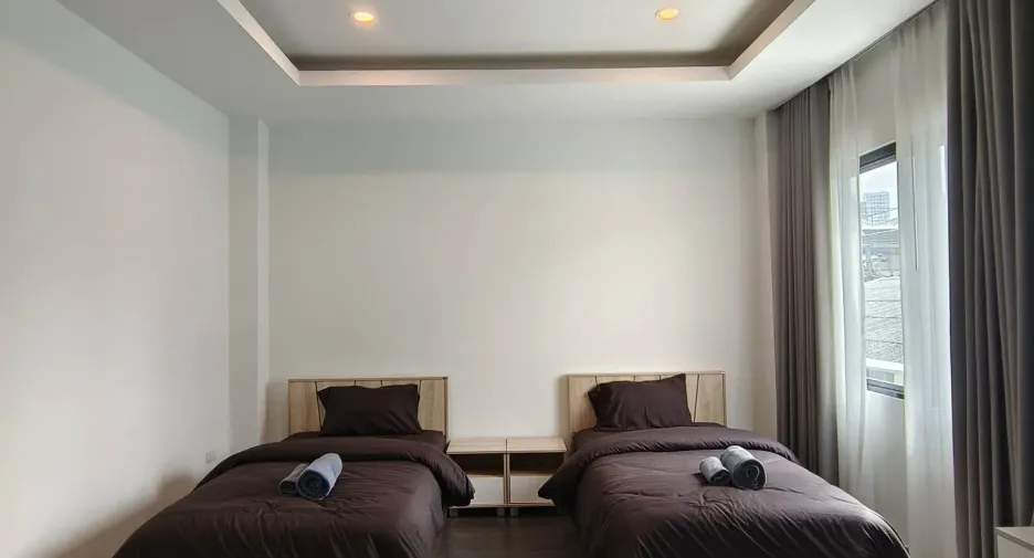 For sale and for rent 5 bedrooms house in Khlong Toei, Bangkok