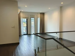 For sale and for rent 5 bedrooms house in Khlong Toei, Bangkok