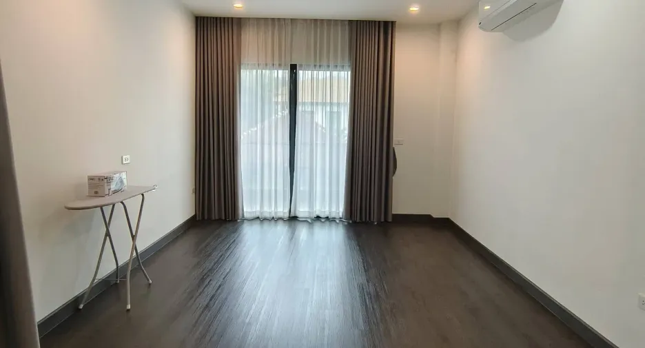 For sale and for rent 5 bedrooms house in Khlong Toei, Bangkok