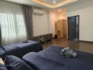 For sale and for rent 5 bedrooms house in Khlong Toei, Bangkok