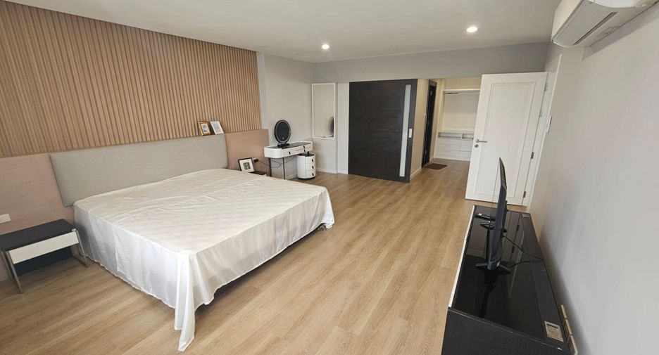 For rent 4 bedrooms condo in Watthana, Bangkok