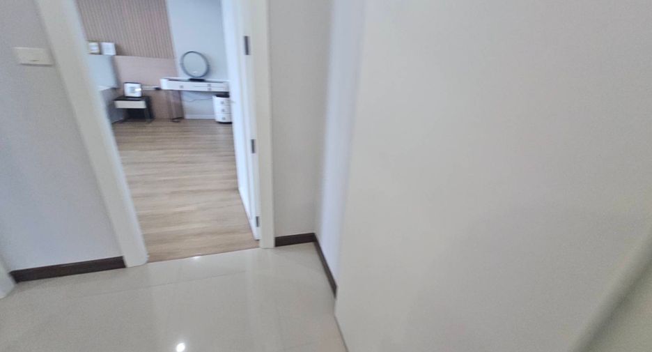 For rent 4 bedrooms condo in Watthana, Bangkok
