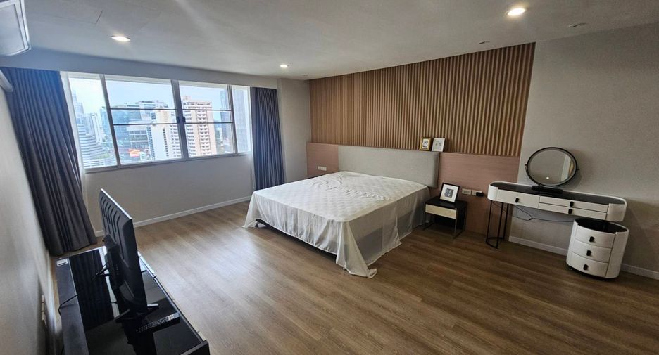 For rent 4 bedrooms condo in Watthana, Bangkok