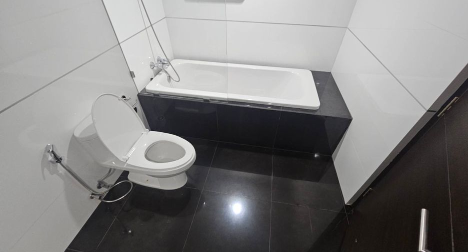 For rent 4 bedrooms condo in Watthana, Bangkok