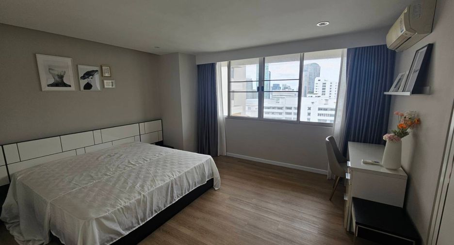 For rent 4 bedrooms condo in Watthana, Bangkok