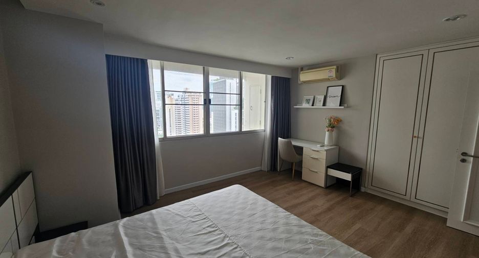 For rent 4 bedrooms condo in Watthana, Bangkok