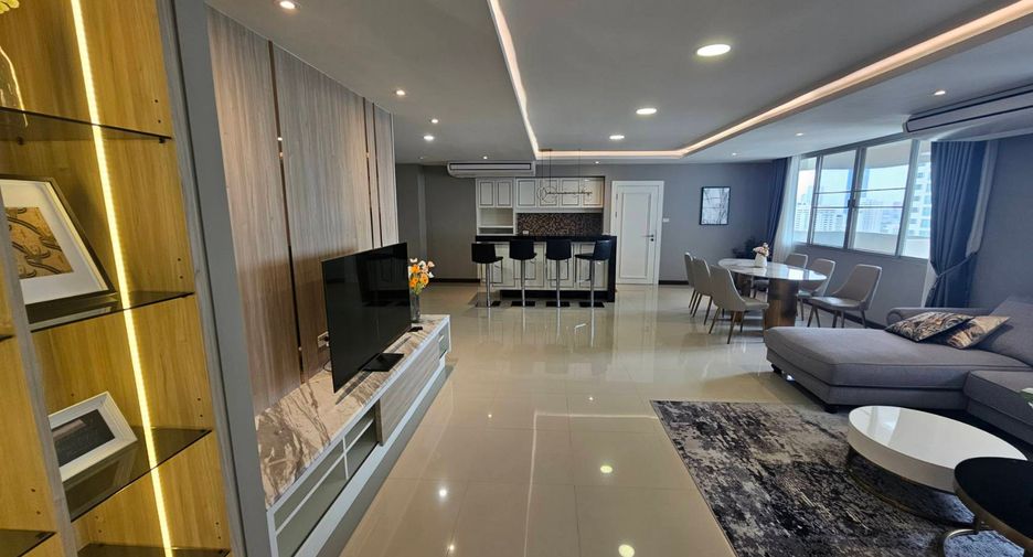 For rent 4 bedrooms condo in Watthana, Bangkok